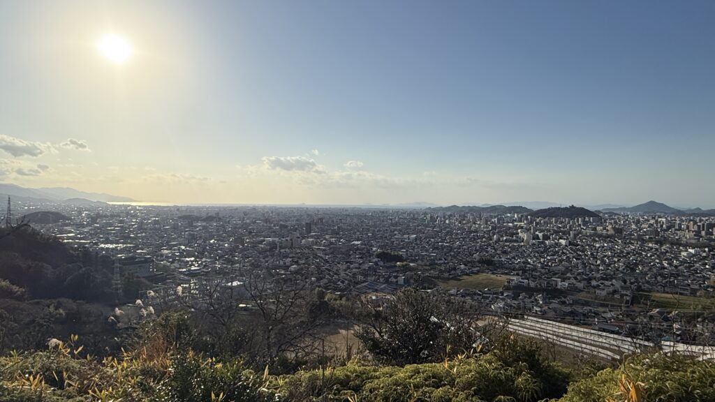 上に上に突き進んで どこまで行けるか 確かめてみたくはなるのさ