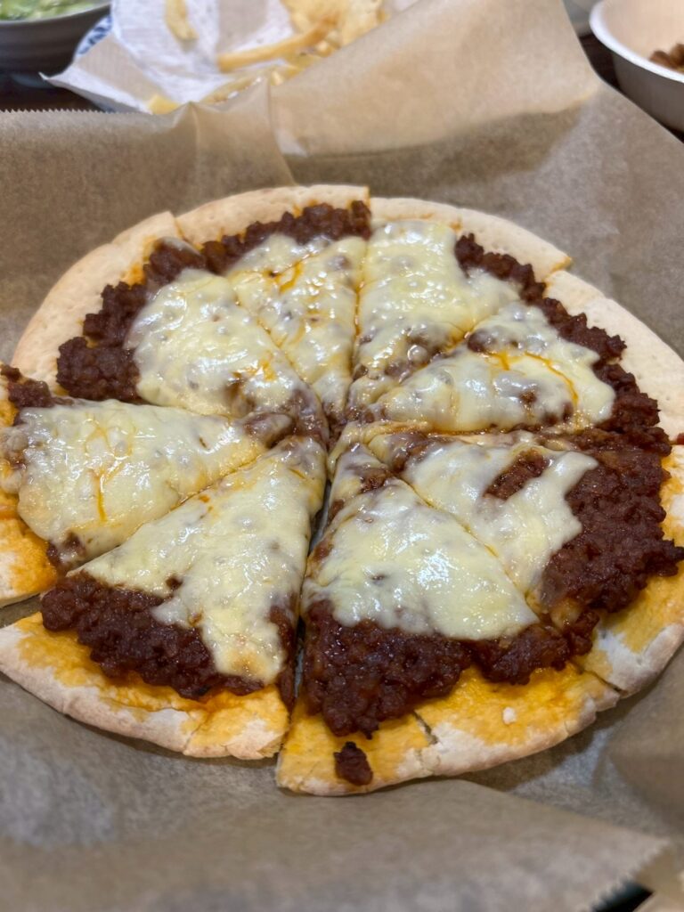 抜けるような青空でチーズピザ食べよう（無理だった）